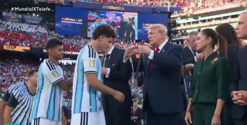 Cuti mano Trump