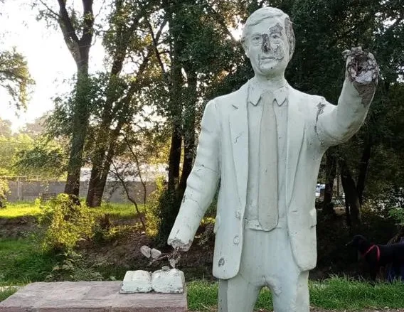 monumento nestor kirchner anisacate