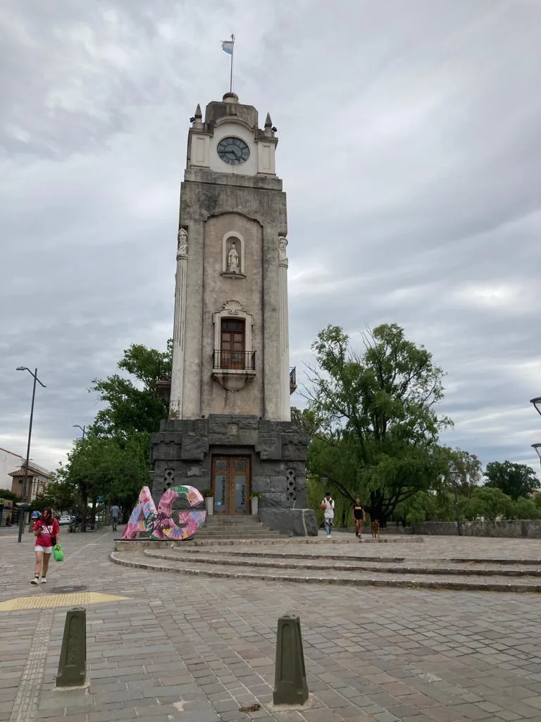 clima nublado reloj centro 3