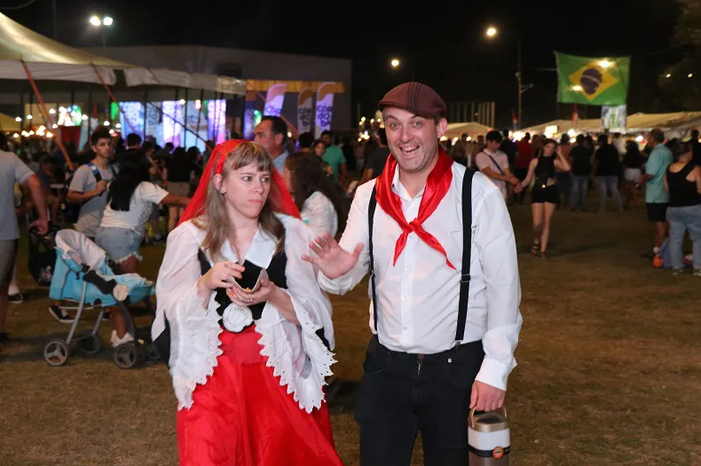 Colectividades 2025 primera noche (128)