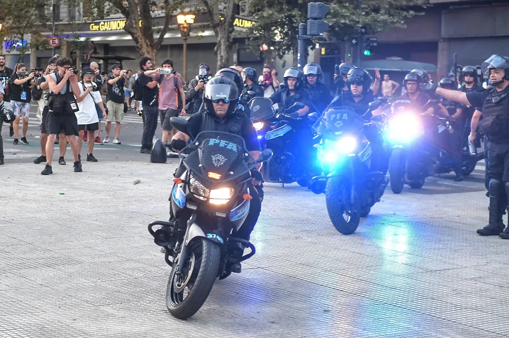 20240201 Represión Congreso Ley Bases (02)