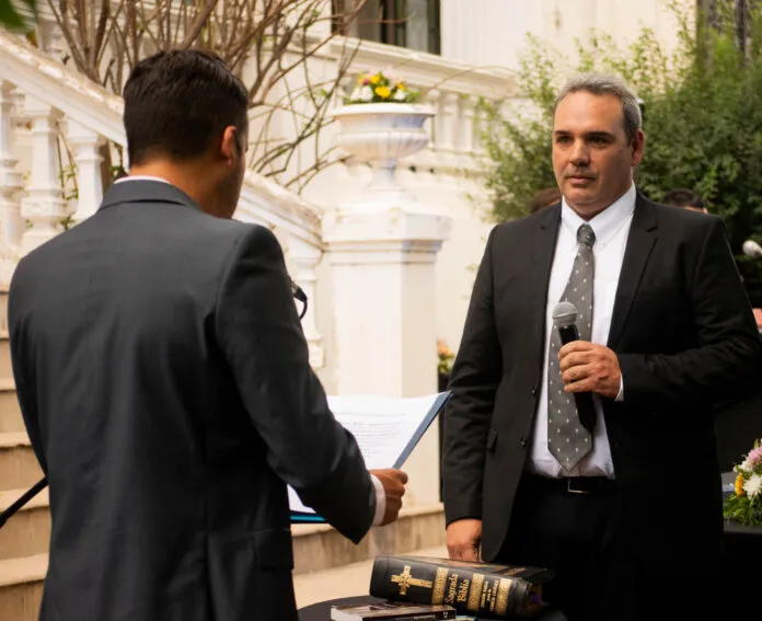 Mariano-Agazzi-presta-juramento-e1702899233699-696x567 (1)