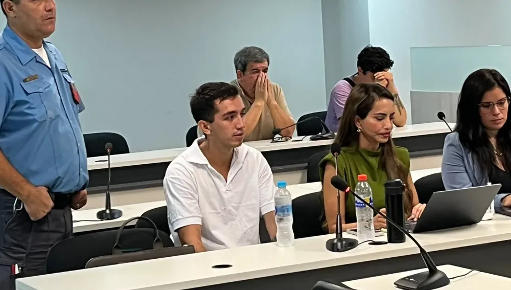 multimedia.grande.88cf7c5d6618381e.Z3JhbmRlLndlYnA=