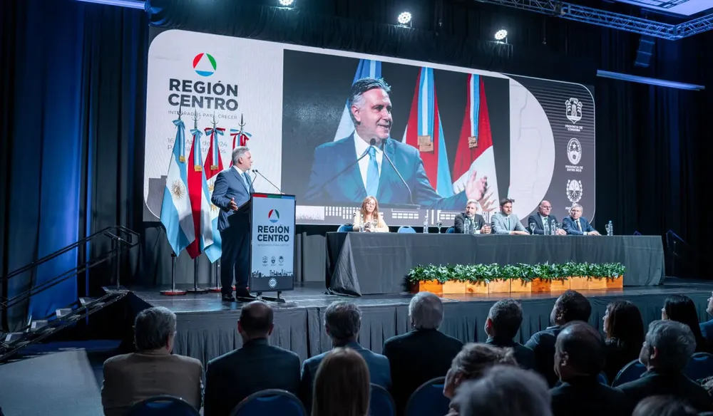 Llaryora, Martín 20240415 Región Centro