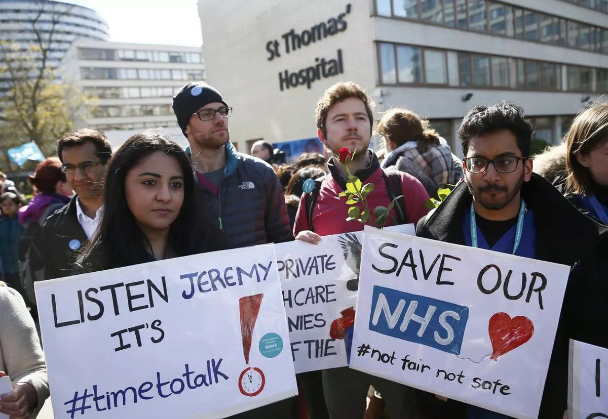 Reino Unido huelga médicos 20230323