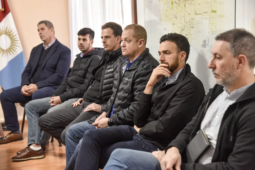 El municipio y el Clúster de Petróleo, Gas y Minería trazaron una hoja de ruta para conectar proveedores locales con proyectos energéticos y mineros del país. (4)