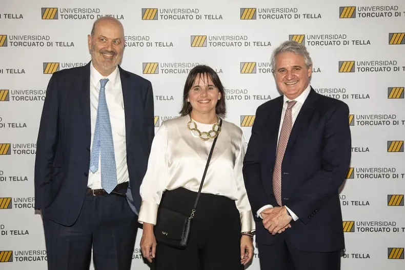 Federico Sturzenegger + María Josefina Rouillet + Pablo Quirno