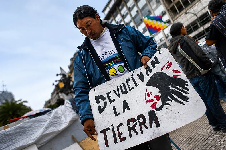 Derechos pueblos originarios territoriales extrativismo indígenas