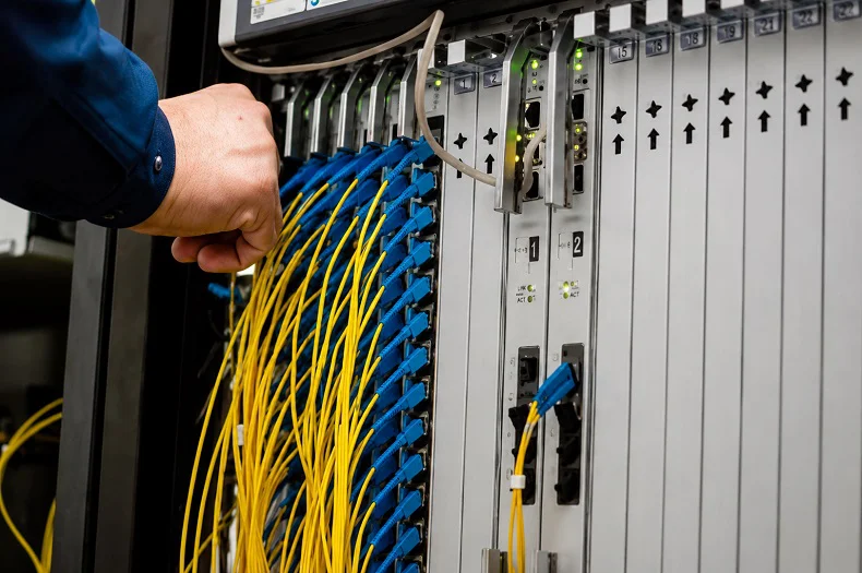 Fibra óptica Anisacate