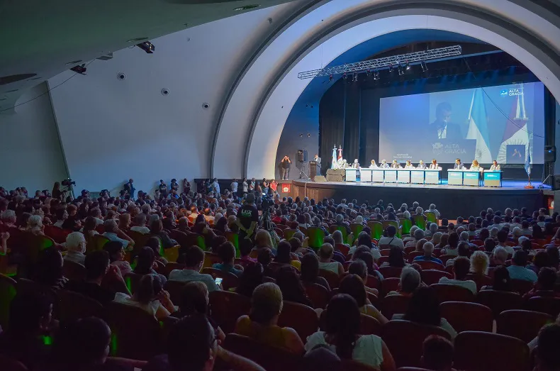 Apertura sesiones 2025 público (01)