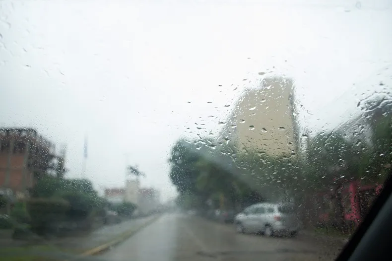 Clima lluvioso día (1)