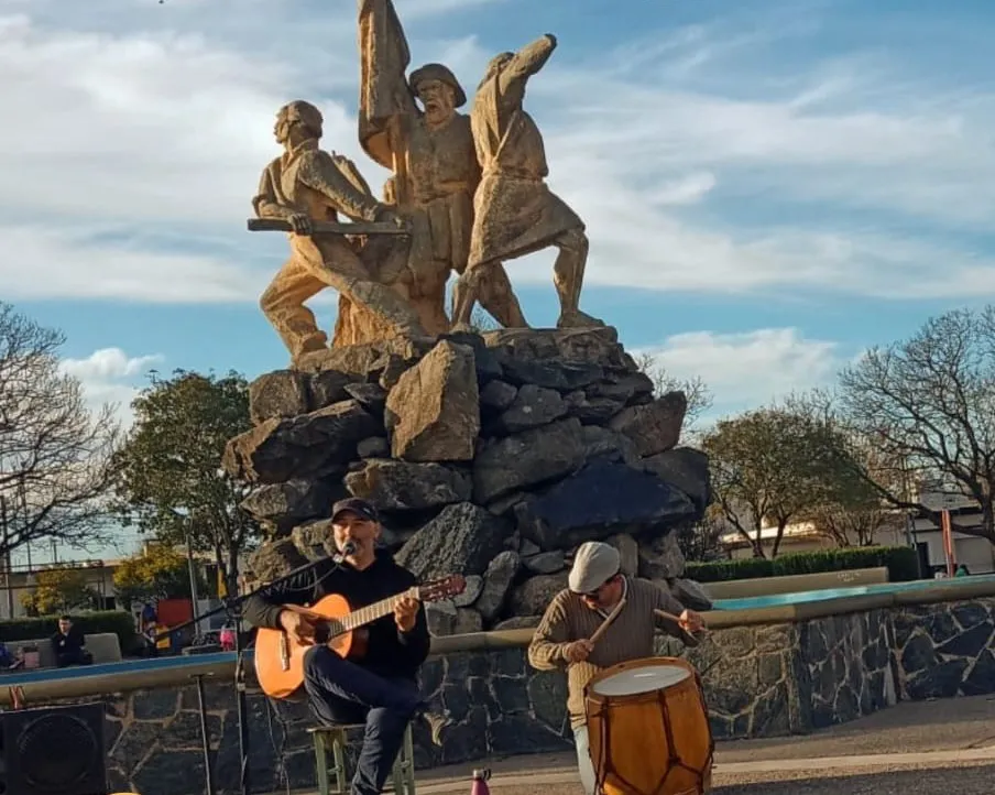 CANCIONES A LAS PLAZAS