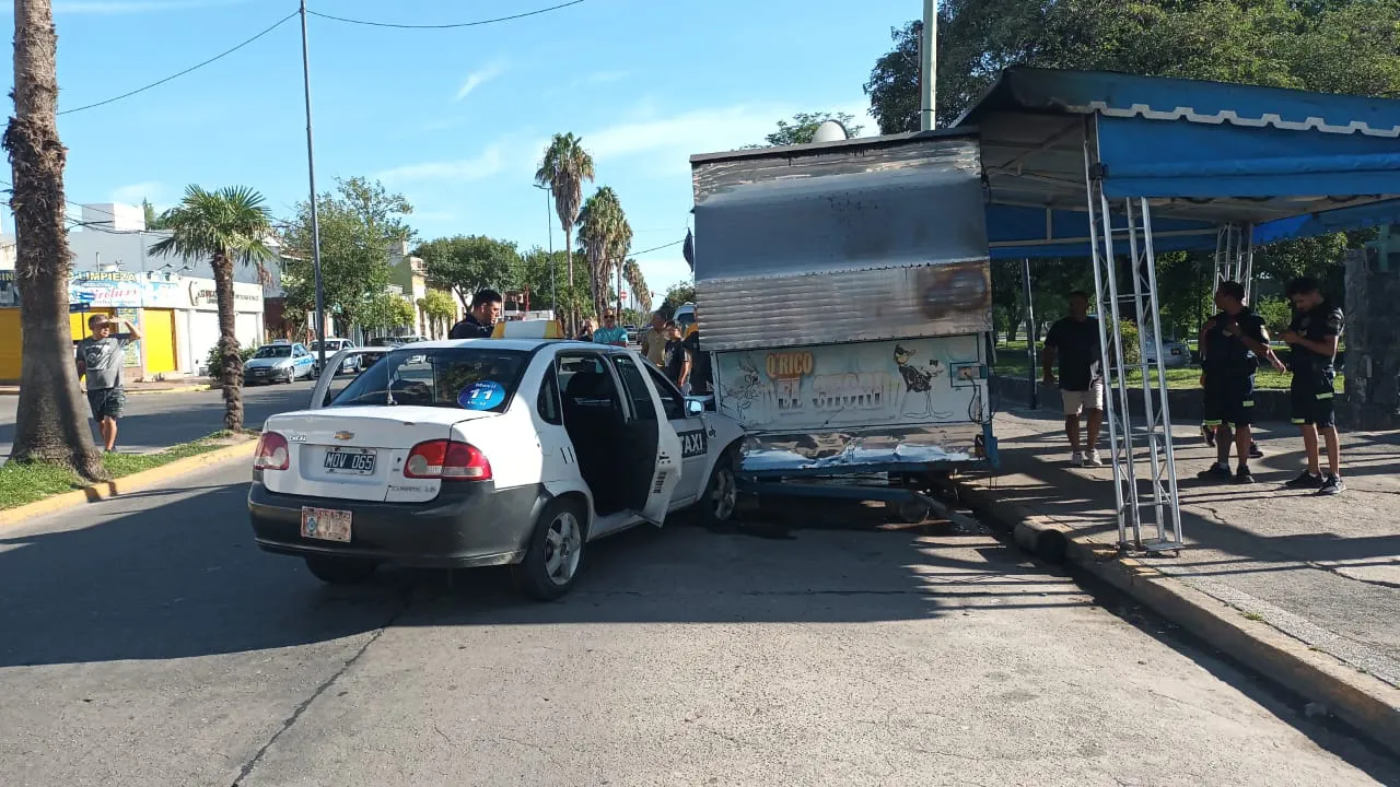 No lo vio: chocó un carribar