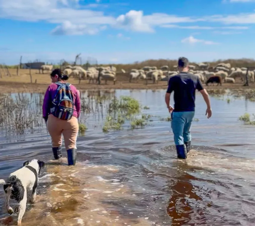 Asistencia para familias aisladas por la crecida del Rio Dulce (5)