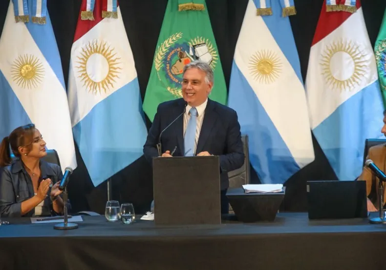 LLARYORA, Martín (02) 20260201