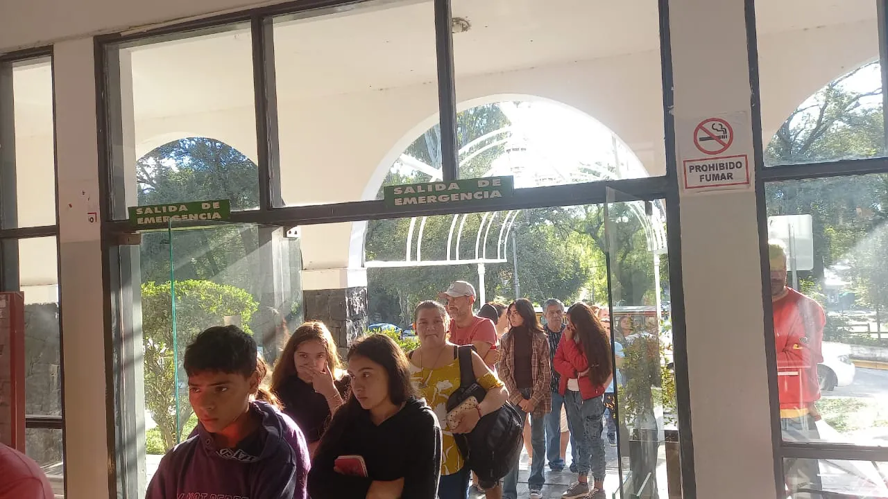 filas cola transporte terminal