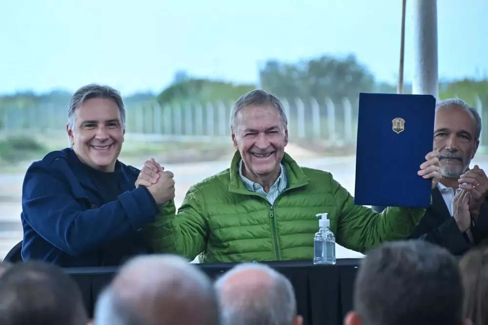 Llaryora energía con cloacas 20230417