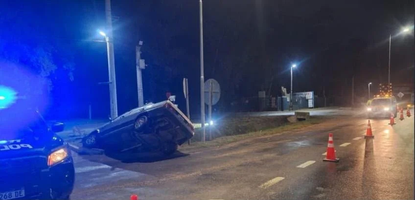 Villa del Prado, perdió el control del auto y cayó a una alcantarilla
