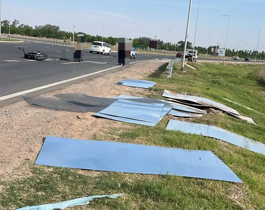 Camion chapas accidente rotonda AG