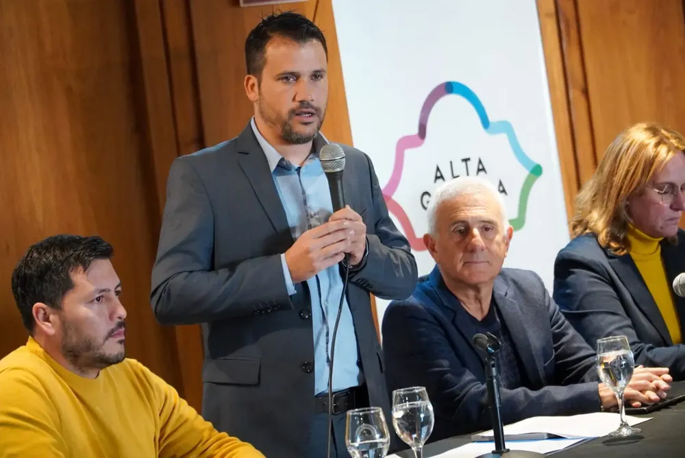 Marcos Torres pasantías