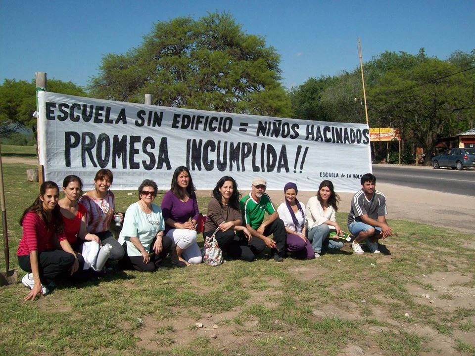 6-8-2015 Padres reclaman popr la construccion de la Escuela promesa del 2011