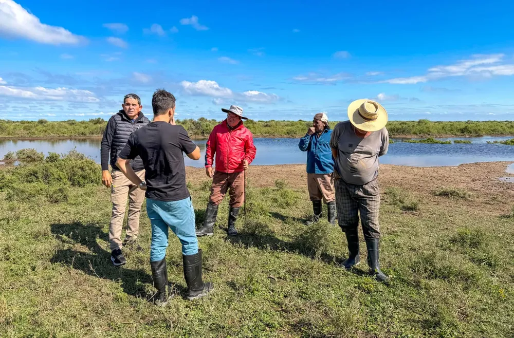 Asistencia para familias aisladas por la crecida del Rio Dulce (1)