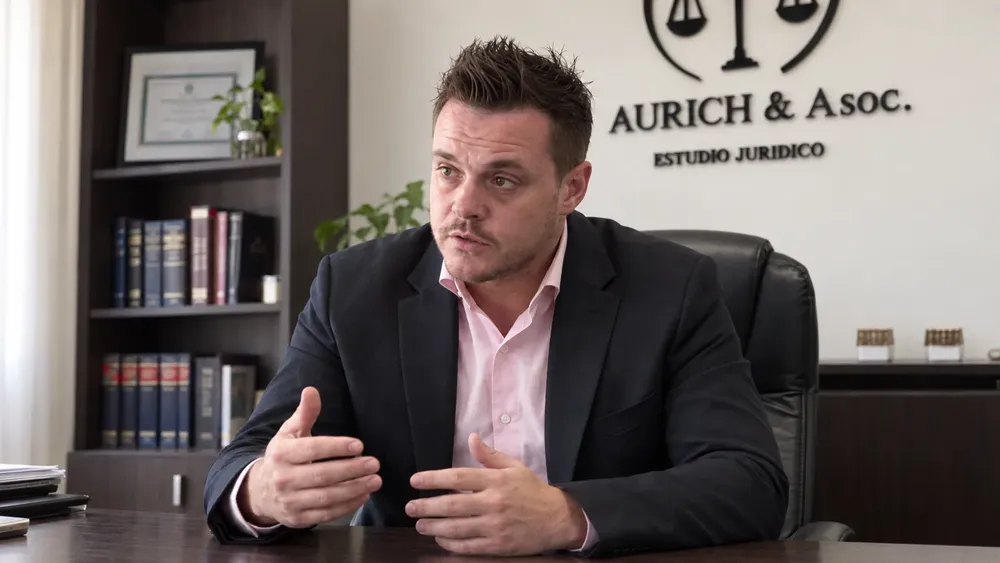 Aurich Axel, abogado
