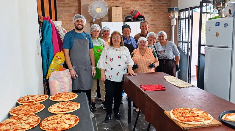 Comedor Hora Feliz cocina 20261003