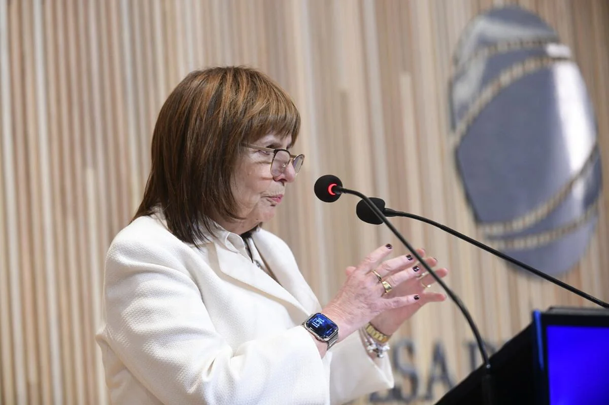 Patricia Bullrich en la bolsa de comercio de Córdoba