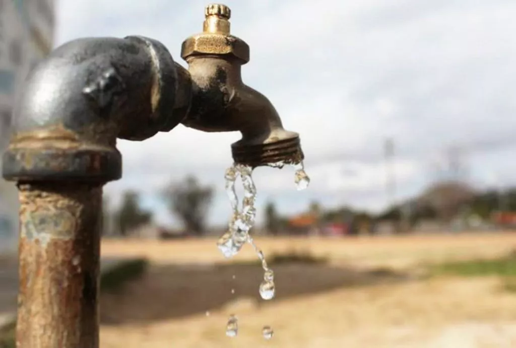 Reclamo vecinal en La Marianita por el agua potable