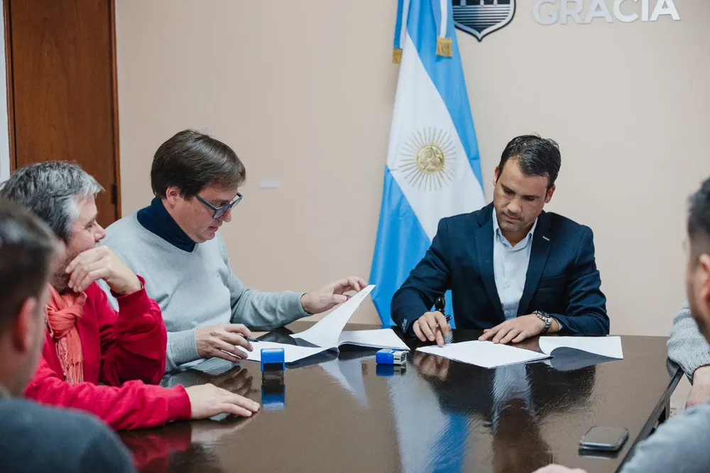 Marcos Torres Lima, firma convenio Arquitectos, digitalizacion tramites