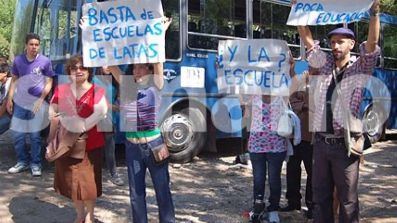 Reclamo a De la Sota, por la contruccion de la escuela