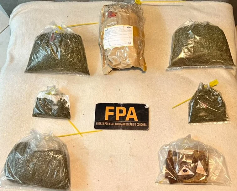 Villa Carlos Paz ofrecían galletas de marihuana por megáfono y quedaron detenidos (1)