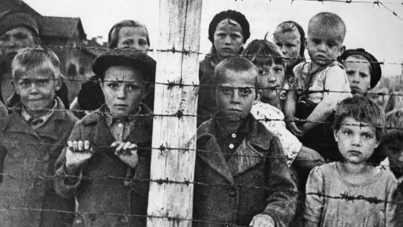 niños campo concentración 1945