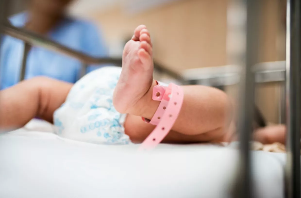 bebe hospital recien nacido