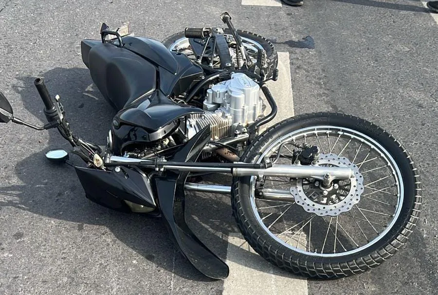 Camion chapas accidente rotonda AG 1