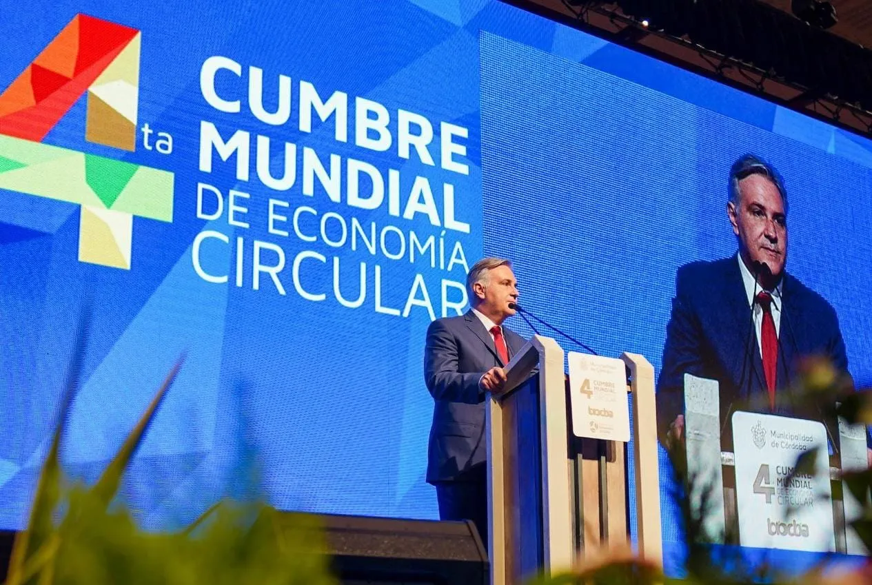 Llaryora, Martín Cumbre Economía Circular 20240613