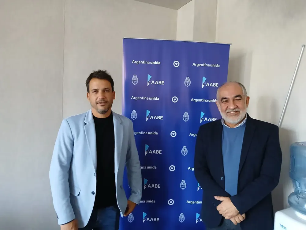 Marcos Torres Lima en la AABE con Edgard Perez