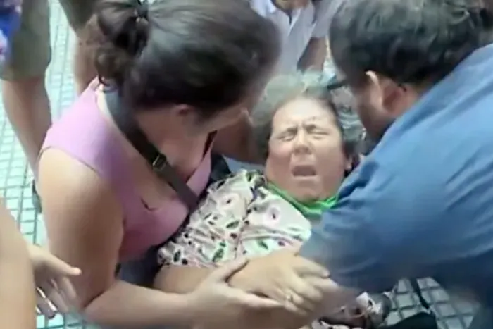 914979-represion-20tv1