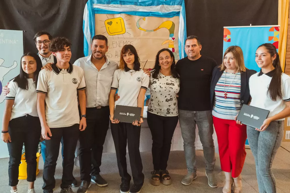 educacion entrega compu