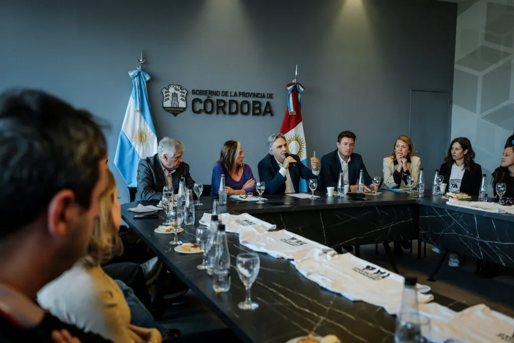 llaryora rechazo de veto