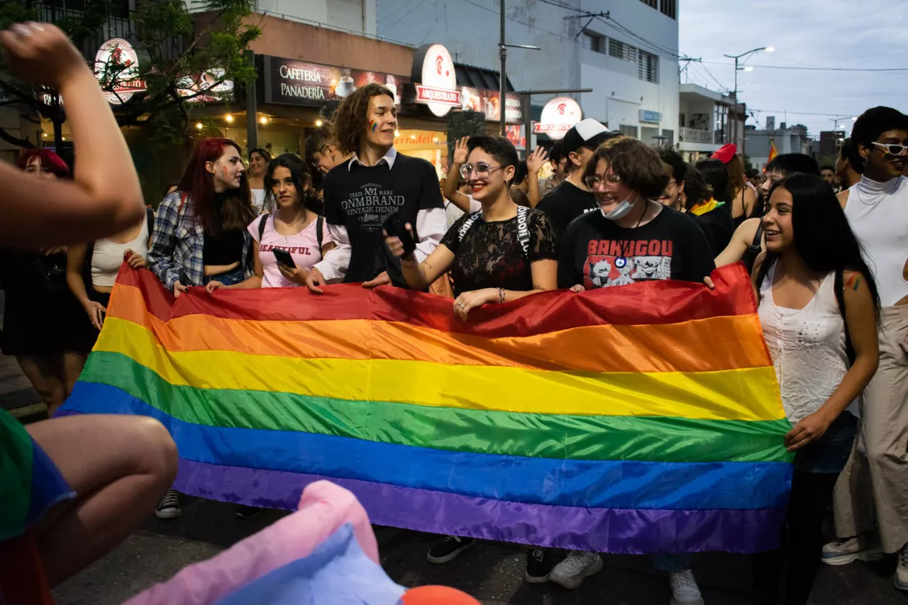 multimedia.normal.b5e199aa6d8fd2a7.4d61726368612064656c204f7267756c6c6f20416c74612047726163696120285f6e6f726d616c2e77656270