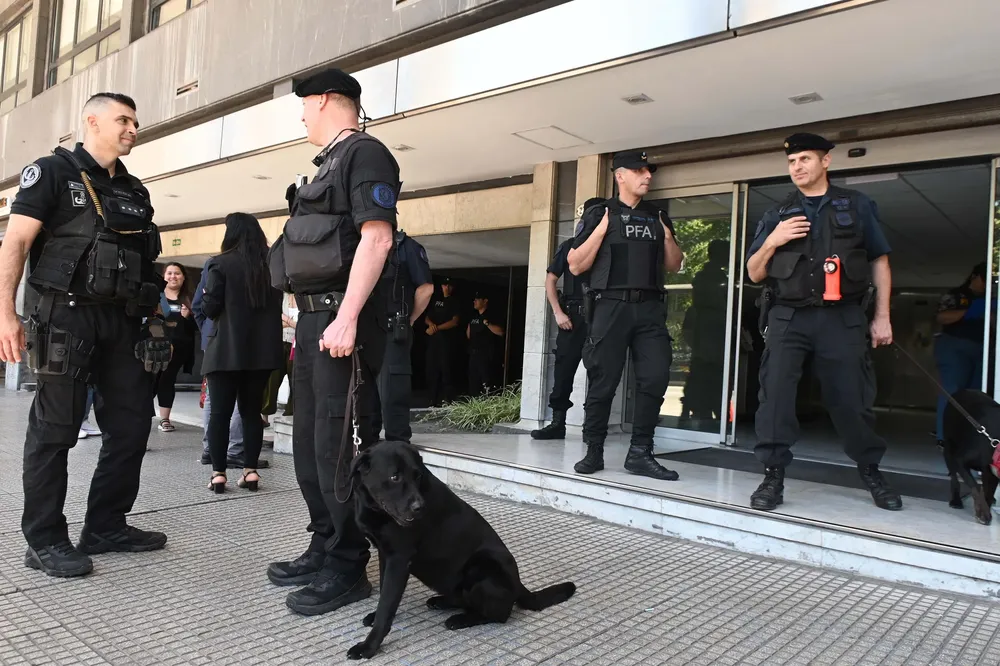 24-11-2023_evacuaron_el_ministerio_de_mujeres