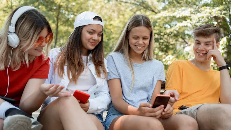 Redes sociales y adolescentes