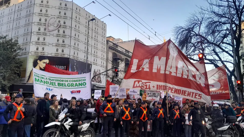 multimedia.grande.9a23a646ce77c46d.Z3JhbmRlLndlYnA=