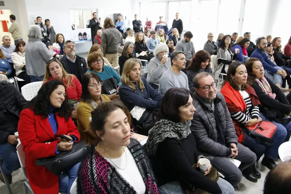 Pasantías Municipales público acto 20240520