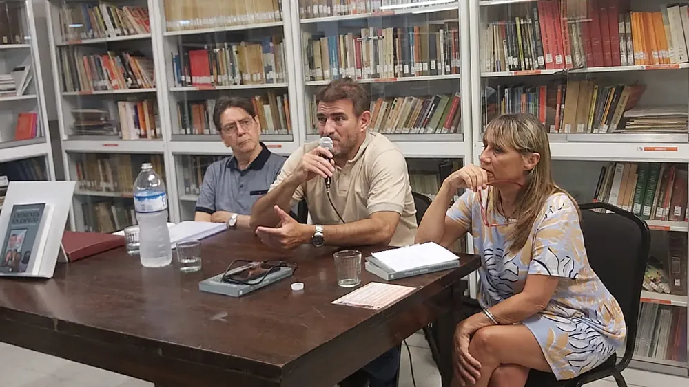 crimenes en espejo vaca narvaja En la mesa están, José Ángel “Gato” Villalba, uno de los históricos y más prestigiosos periodistas judiciales de Córdoba, Hernán Vaca Narvaja y María Ana Mandacovik, Secretaria General del Cispren.