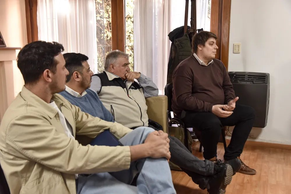 El municipio y el Clúster de Petróleo, Gas y Minería trazaron una hoja de ruta para conectar proveedores locales con proyectos energéticos y mineros del país. (3)