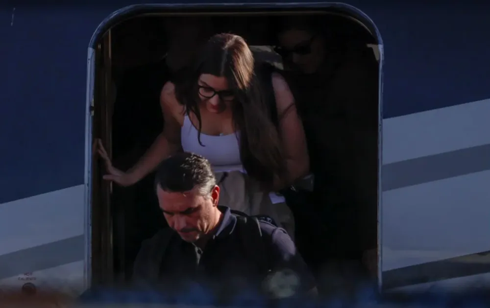 Bolsonaro llegando a Estados unidos en una aeronave Argentina