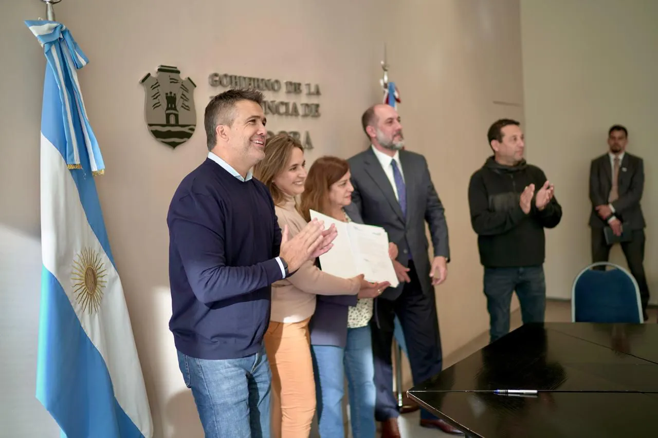 Torres Lima, Facundo firma convenio tributario 20240515 (03)